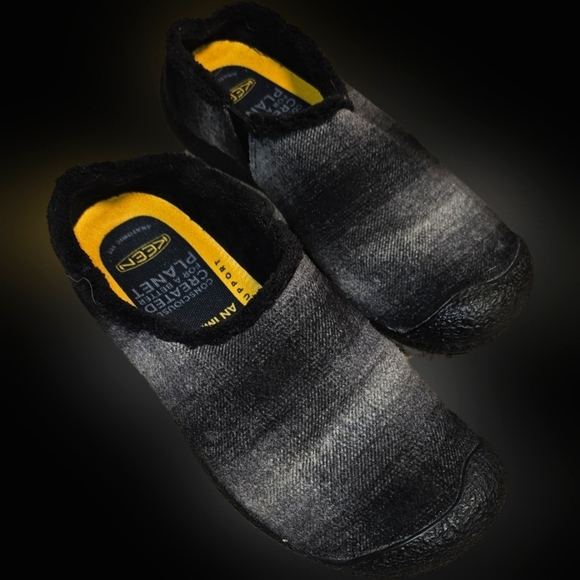 Keen Howser Slippers in a Charcoal and Black Plaid Size 38.5 Size 8 - Picture 1 of 16